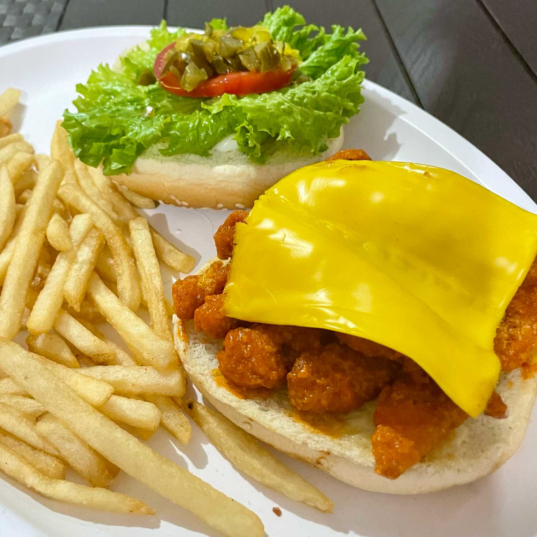 HAMBURGUESA POLLO BUFALO CON PAPAS