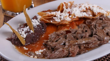 Chilaquiles Verdes Con Carnitas