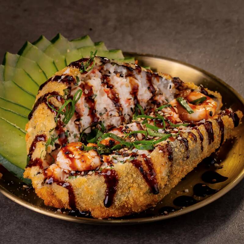 RECHEIO DE ARROZ, PATÊ DE SALMÃO CREAM CHEESE E CEBOLINHA , EMPANADO E FRITO.
