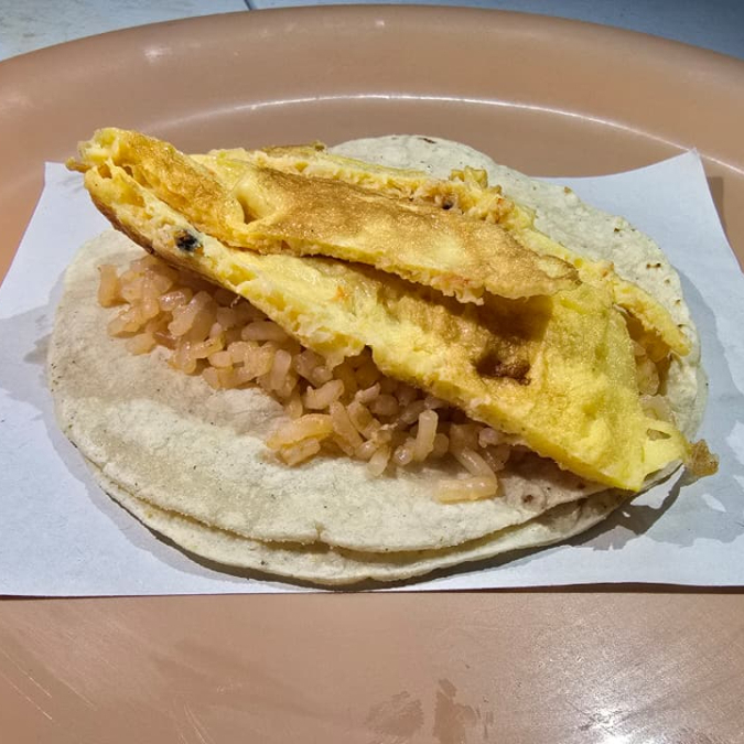 Taco de Huevo con Camaron