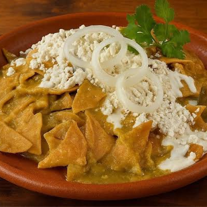 Chilaquiles con milanesa de pollo