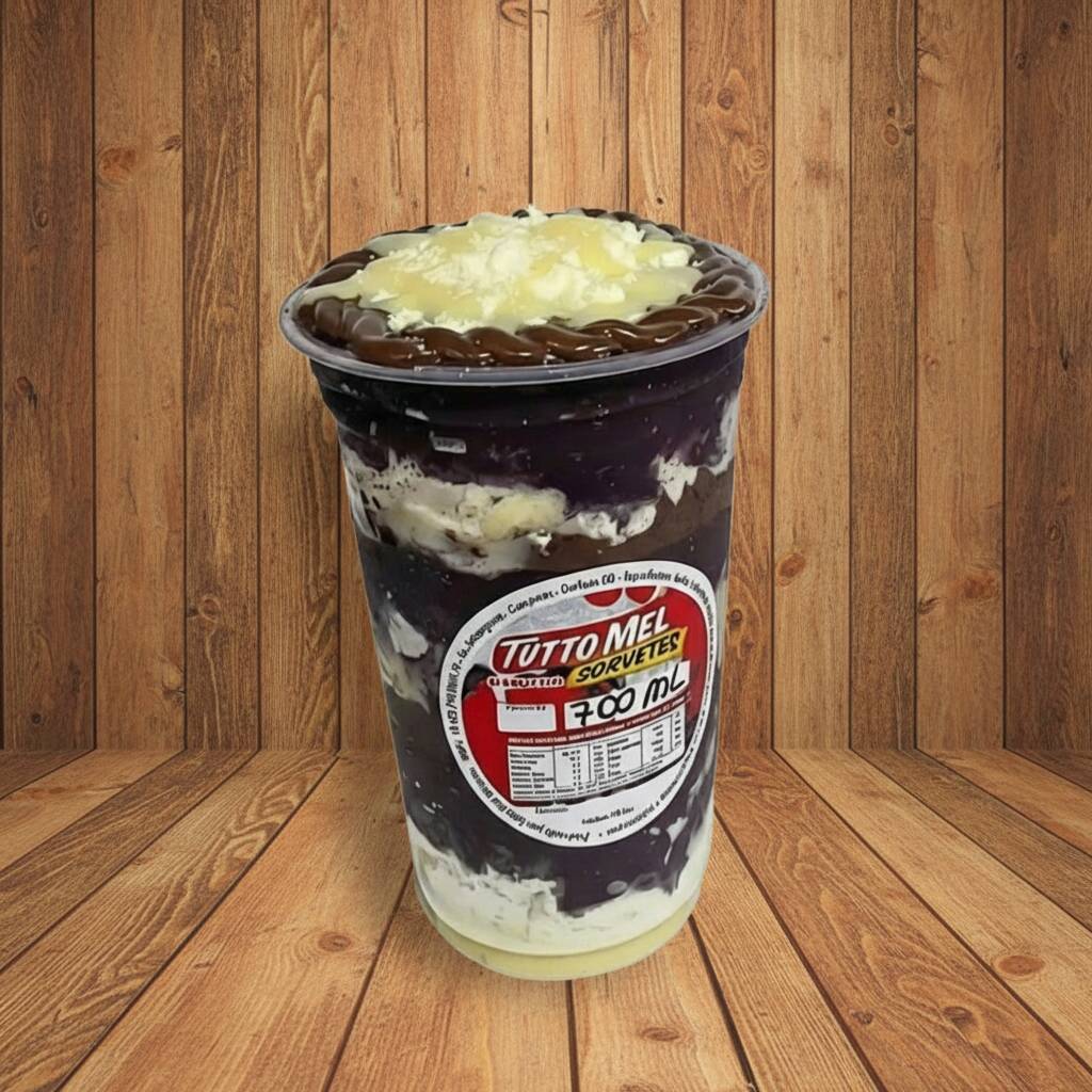 Açaí tradicional de 300 ml. Os acompanhamentos são montados em camadas, Nutella, Banana, Leite Condesado e Paçoca, não enviados separadamente.