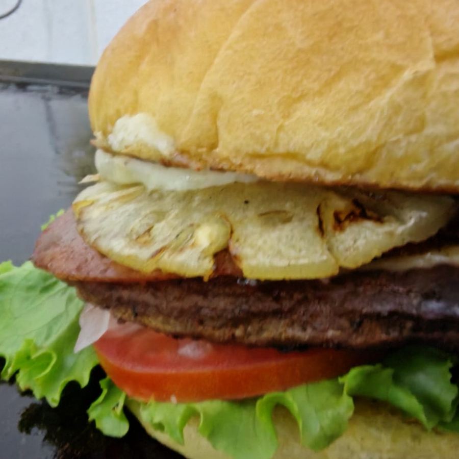 Hamburguesa hawaiana + PAPAS + Bebida