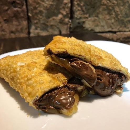 Barra de chocolate Hershey's acompanhado de banana picada