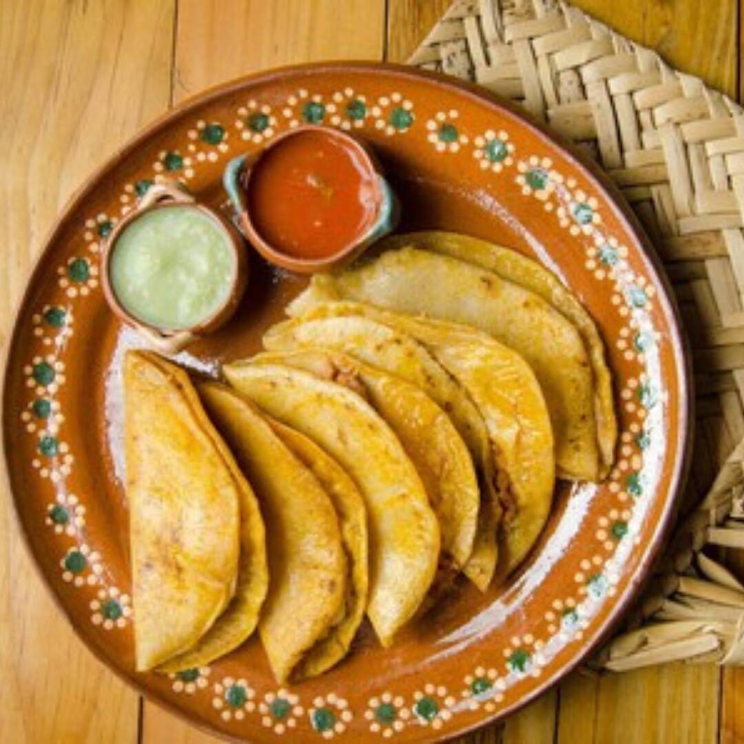 Taco Sudado de Canasta de Frijol Refrito