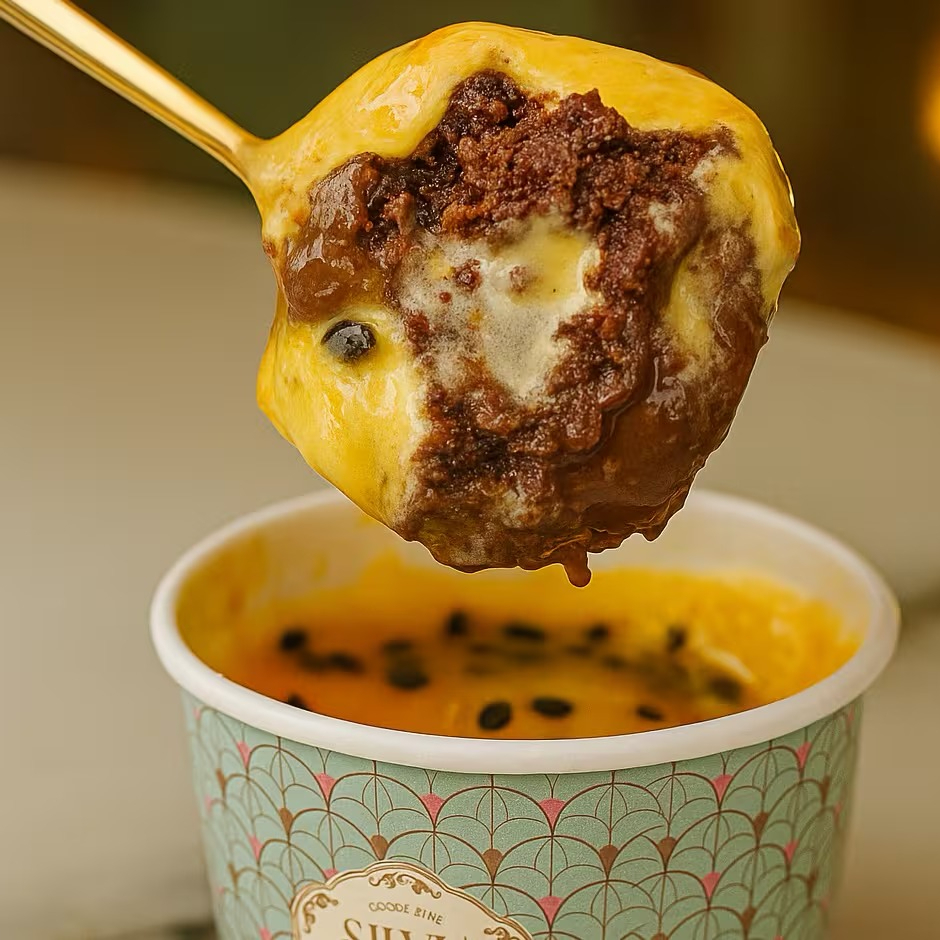 Bolo de chocolate molhadinho com brigadeiro belga, ganache de maracujá. Obs. 1: não alteramos nenhum produto ou retiramos/adicionamos ingrediente. Obs. 2: produto de consumo imediato. Obs. 3: alguns produtos podem vir com vencimento do mesmo Dia.