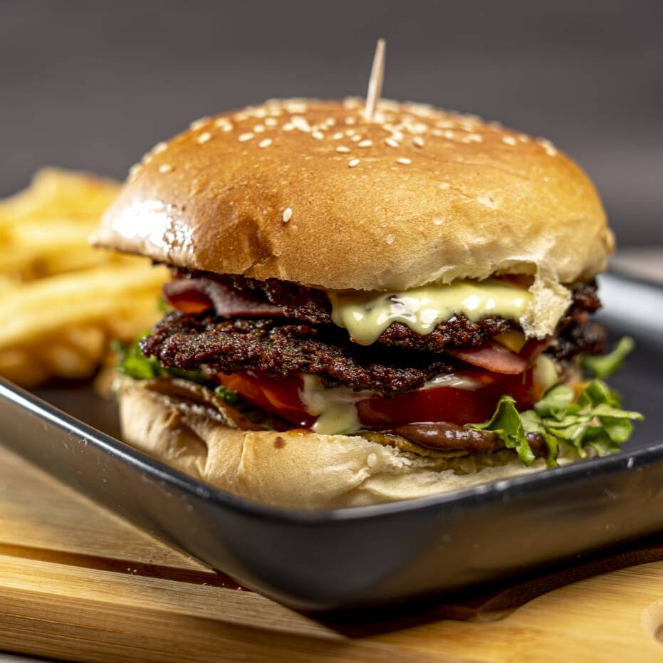 Burger Lulú Tica con Papas