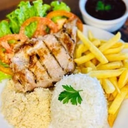 Bife de Lombo Suíno feito na brasa! Acompanha: Arroz, feijão, fritas, farofa de calabresa e salada.