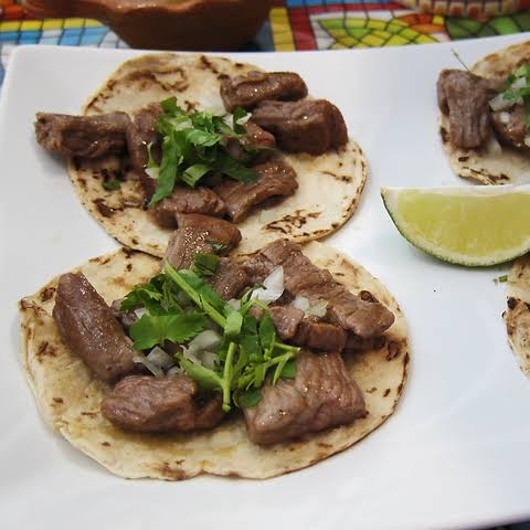 Taco de Arrachera Premium Al carbon (tortilla mano