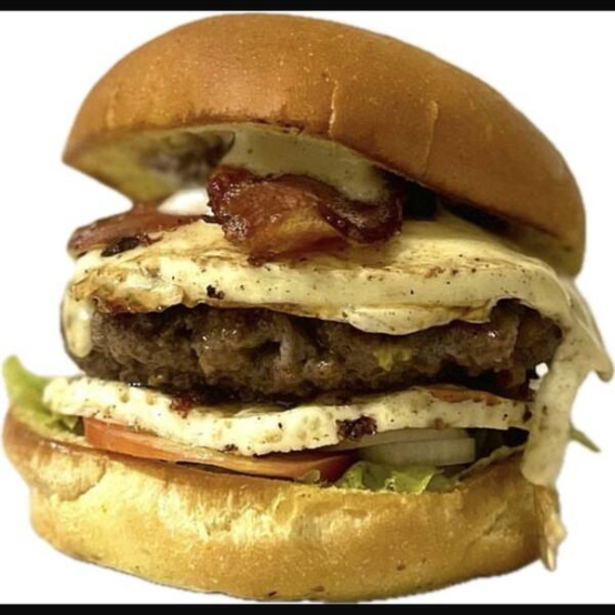 Pão,carne artenasal,tomate,cebola,alface, molho opcional, maionese e barbecue