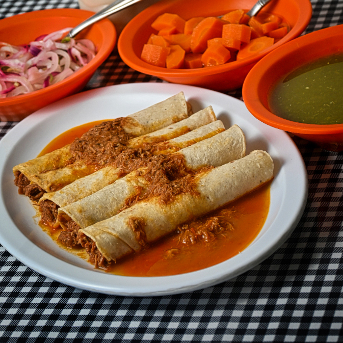 Orden de 5 Tacos de Cochinita