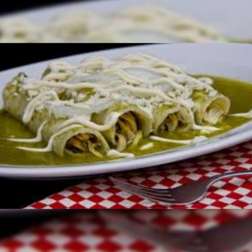 Enchiladas Verdes Rellenas de Pollo Chicas