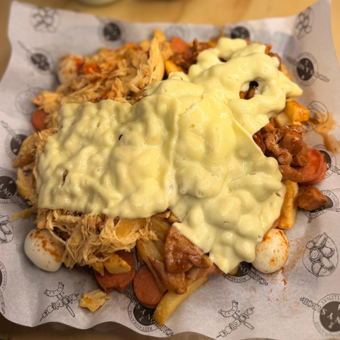 Salchipapa Mega Queso