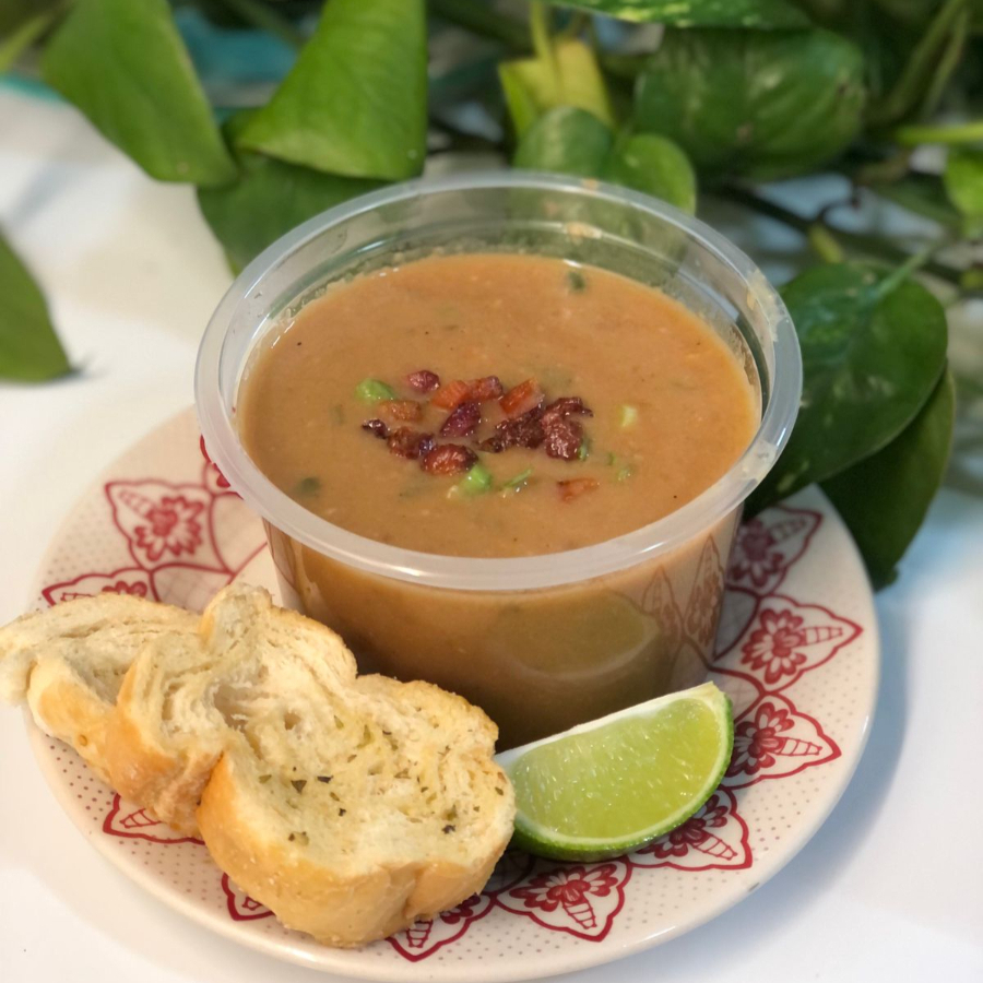 Caldo de Feijão com Bacon Caldo cremoso e bem temperado, preparado com feijão selecionado, bacon crocante e aquele tempero especial da casa que faz toda diferença. Uma combinação saborosa, quentinha e perfeita para aquecer seu dia! Porção de 500ml