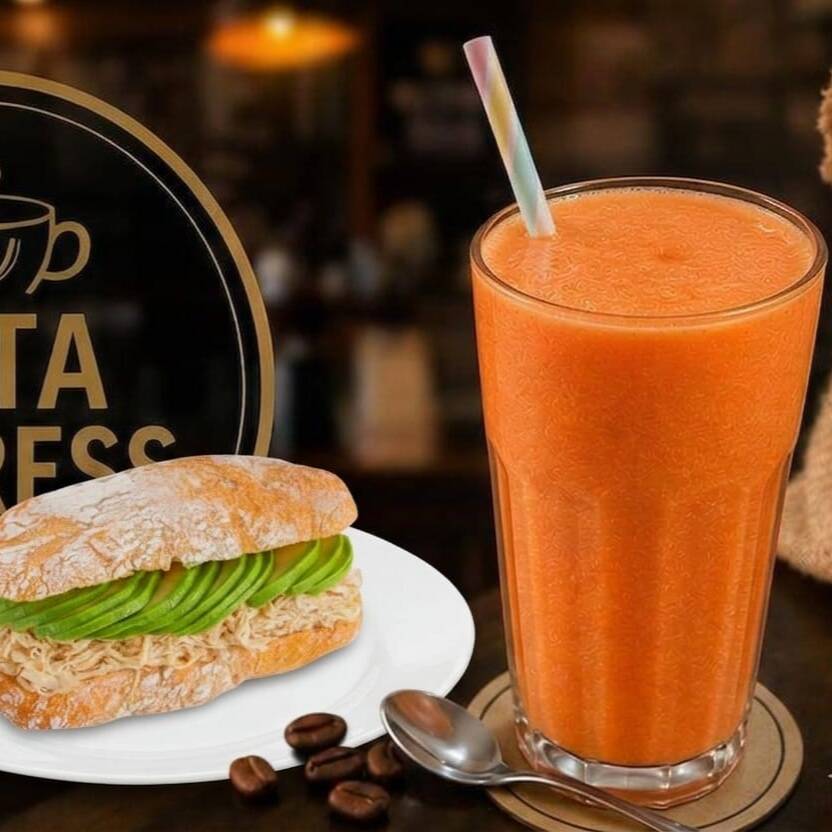 PAN CON PALTA + JUGO