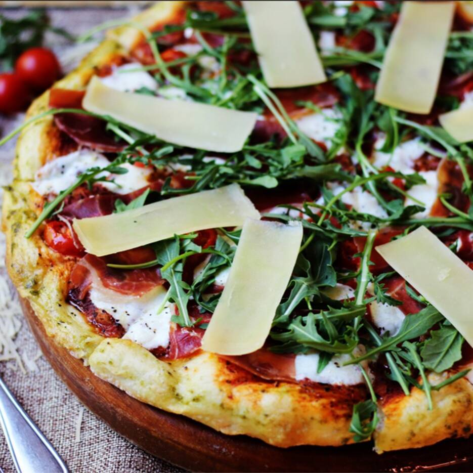 Pizza de Jamón Serrano con Arúgula