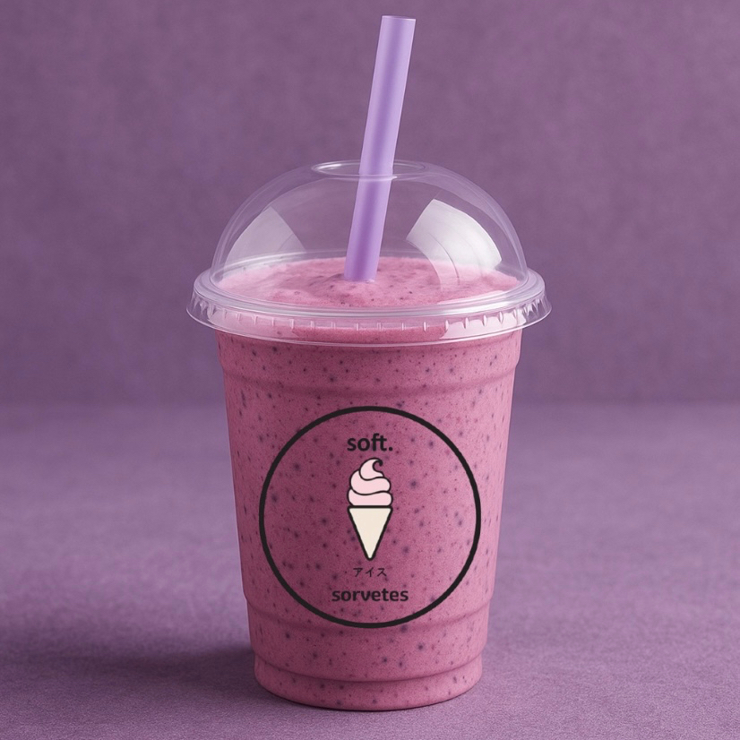 Delicie-se com nosso Soft.Shake Wild Berry. Feito com sorvete cremoso de baunilha batido com leite integral e um toque especial de creme de frutas silvestres, que contém morango, mirtilo e framboesa, trazendo um sabor único e refrescante. Uma bebida leve, saborosa e perfeita para quem ama uma explosão de frutas! Imagem meramente ilustrativa.