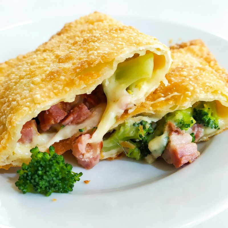 Brócolis fresco com mussarela e bacon de pernil