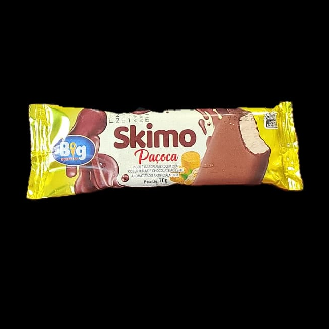 O picolé Skimo Paçoca é um picolé cremoso de amendoim com pedacinhos de paçoca de verdade, coberto por uma casquinha de chocolate.