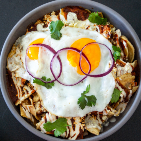 MEDIA CHILAQUILES VERDES HUEVO