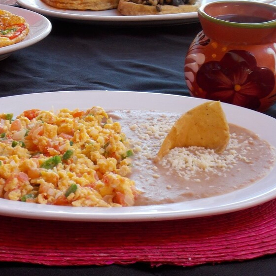 "HUEVOS A LA MEXICANA"