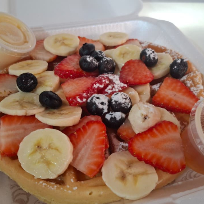Waffles con Fruta
