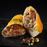 TORTILHA DE TRIGO DE 30 CENTÍMETROS RECHEADA COM: CHILLI BEANS (MOLHO À FEIJÃO VERMELHO, PIMENTÕES E TEMPEROS DA CASA) CHILLI DE CARNE (MOLHO À BASE DE CARNE MOÍDA, FEIJÃO VERMELHO, PIMENTÕES E TEMPEROS DA CASA) GUACAMOLE (MOLHO À BASE DE ABACATE, AZEITE,LIMÃO E CHEIRO VERDE) SOUR CREAM (MOLHO A CREMEDE LEITE,CREAM CHEESE,LIMÃO E SAL) QUEIJO CHEDDAR