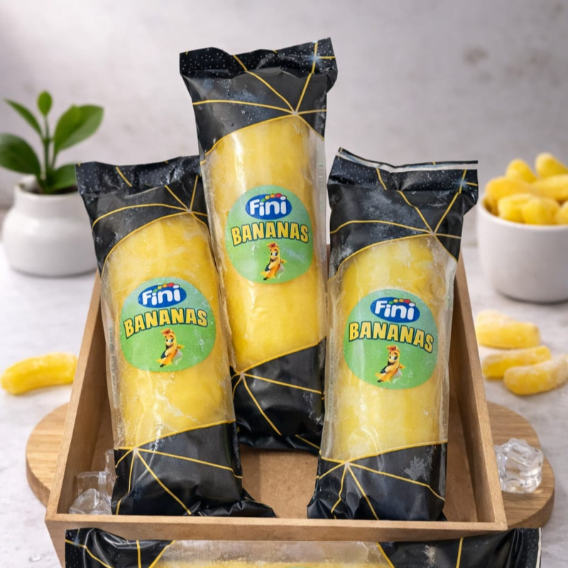 Geladinho Gourmet de Bananinha Fini (O Sabor da Infância!) Este geladinho é pura nostalgia! Combinamos nossa base super cremosa com o sabor inconfundível da Bananinha Fini. Ele tem o toque doce e levemente artificial da bala, misturado à cremosidade do nosso gourmet. Uma explosão de sabor divertida e irresistível que vai conquistar adultos e crianças!