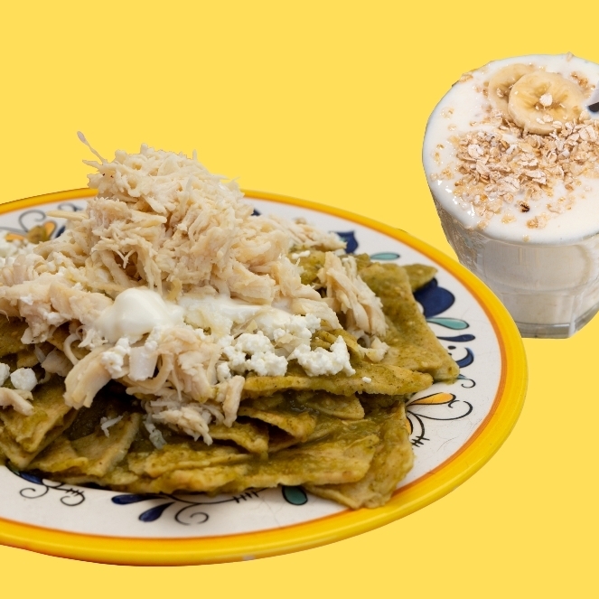 Chilaquiles con Pollo y Malteada de Plátano