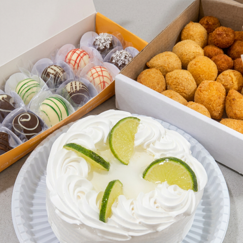 Mini torta 0,500 kg , 20 salgados tradicionais sortidos e 14 doces finos sortidos.