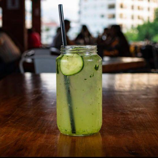 Agua Artesanal Limón y Pepino