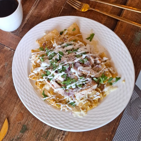 Chilaquiles Verdes con Huevo