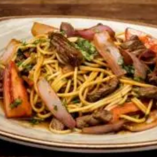 Para Compartir Tallarín Saltado Cri Gaseosa 500 Ml