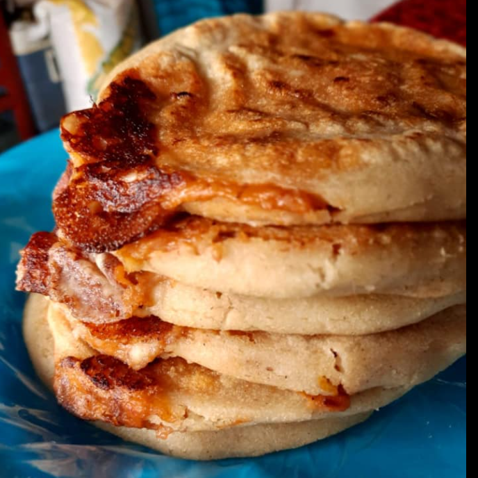 Pupusa de Carne Mechada y Queso