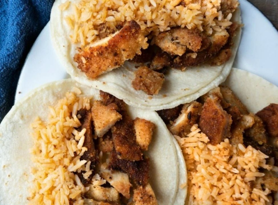Taco de Pechuga Empanizada