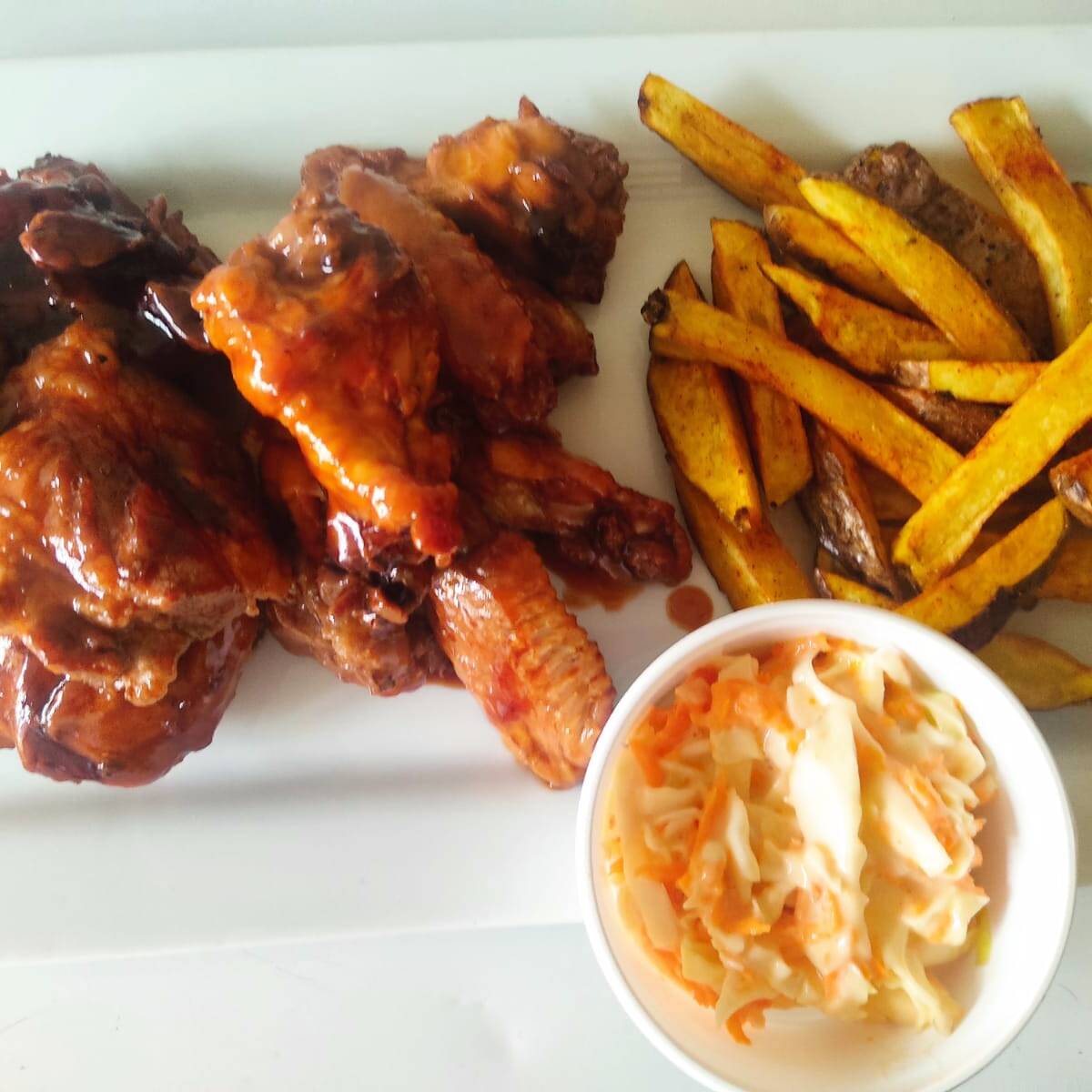 COSTILLA 400 Grm. + 8 ALITAS BBQ