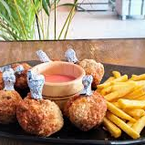 6 ALITAS Bouchet + PAPAS FRITAS + CREMAS
