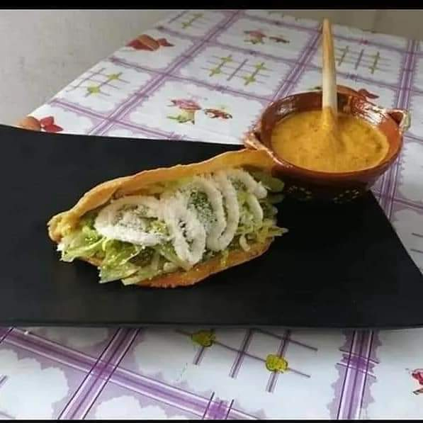QUESADILLA DE TINGA DE POLLO