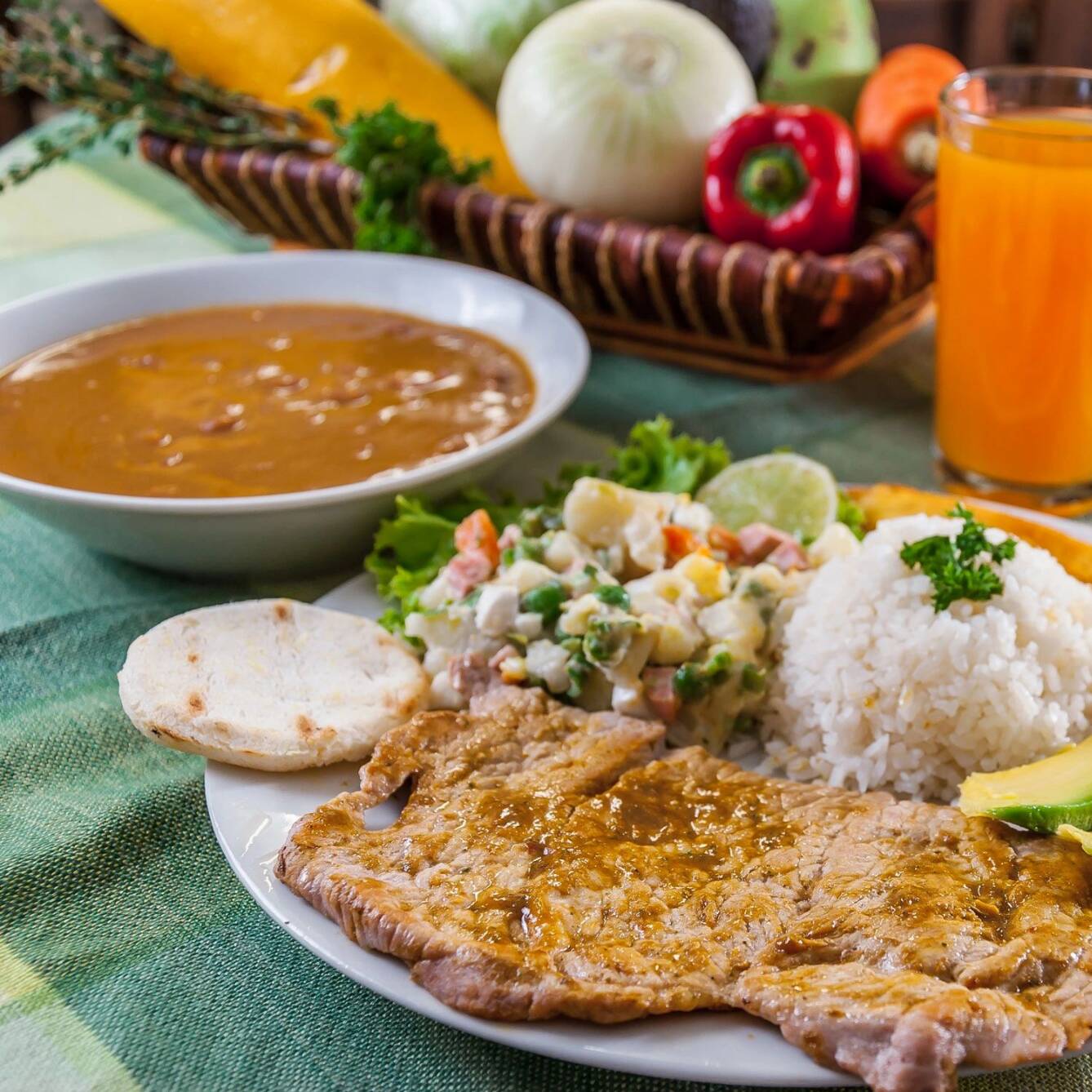 Almuerzo Ejecutivo de Pechuga a la Plancha