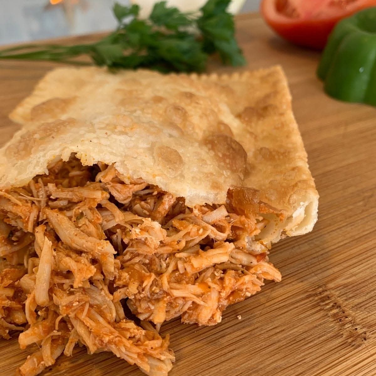 Um recheio tradicional bem gostoso pra você aqui no Rei. Filé de frango desfiado acompanhado com requeijão