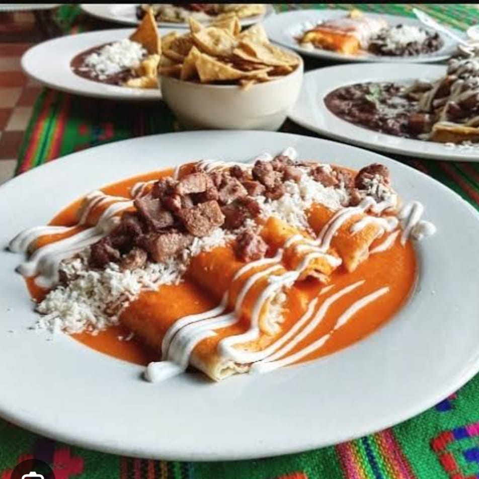 Enchiladas Rojas con Arrachera
