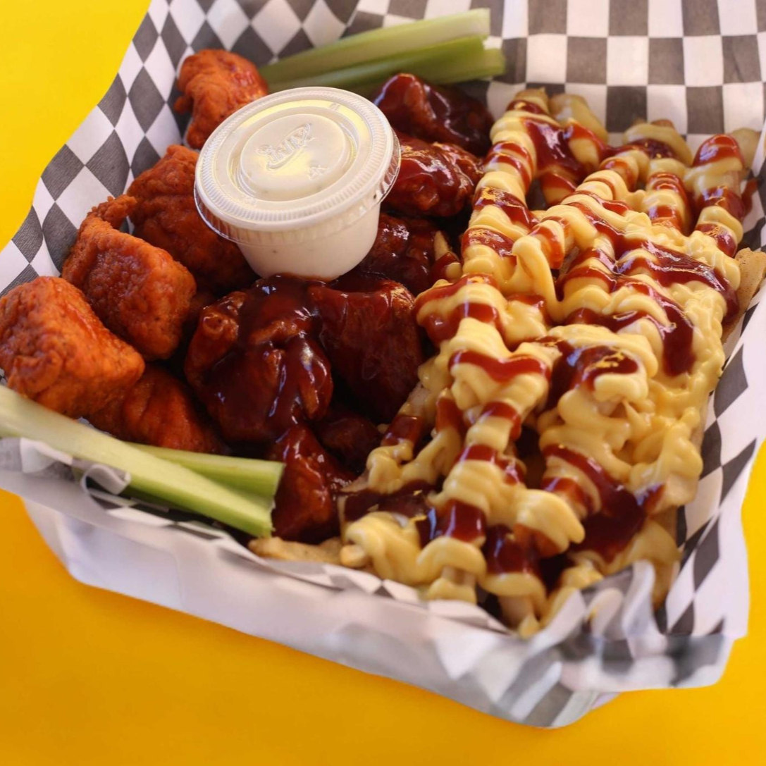 5 BONELESS Y PORCION DE PAPAS A LA FRANCESA