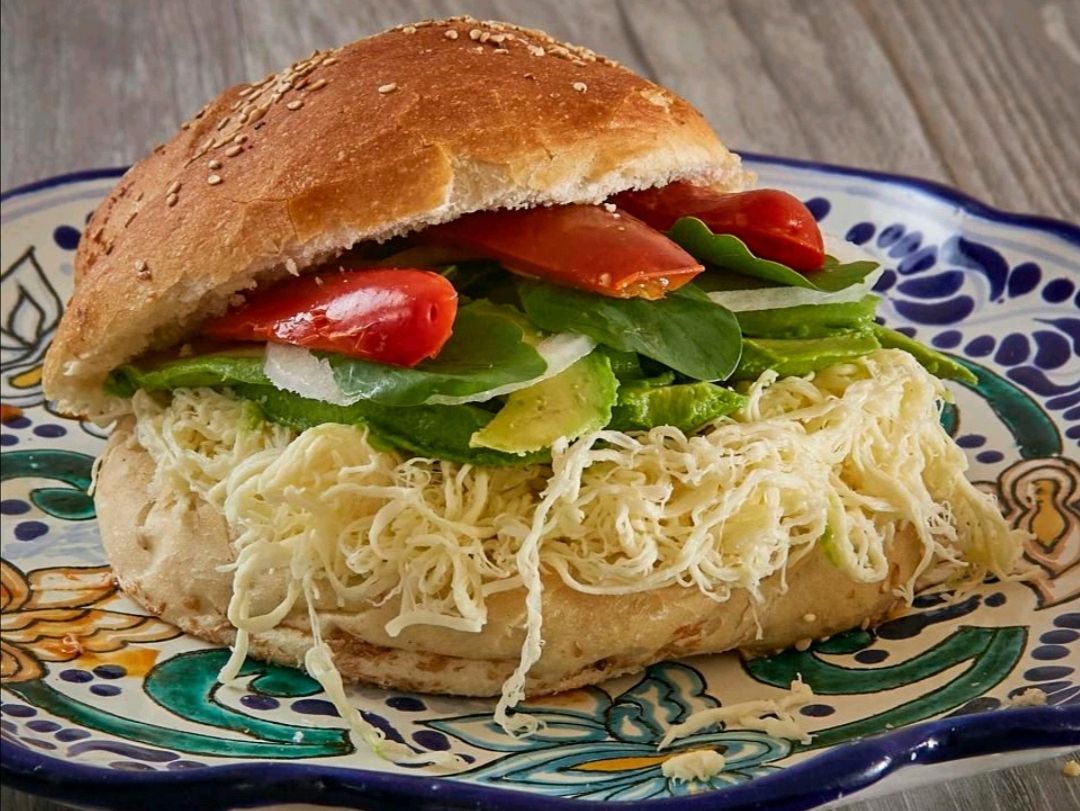 Cemita de Quesillo.