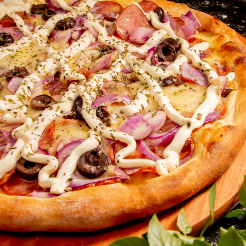 Molho, mussarela, calabresa, cream cheese, cebola, milho, ervilha, azeitona e orégano. Grande 35cm - 8 Fatias