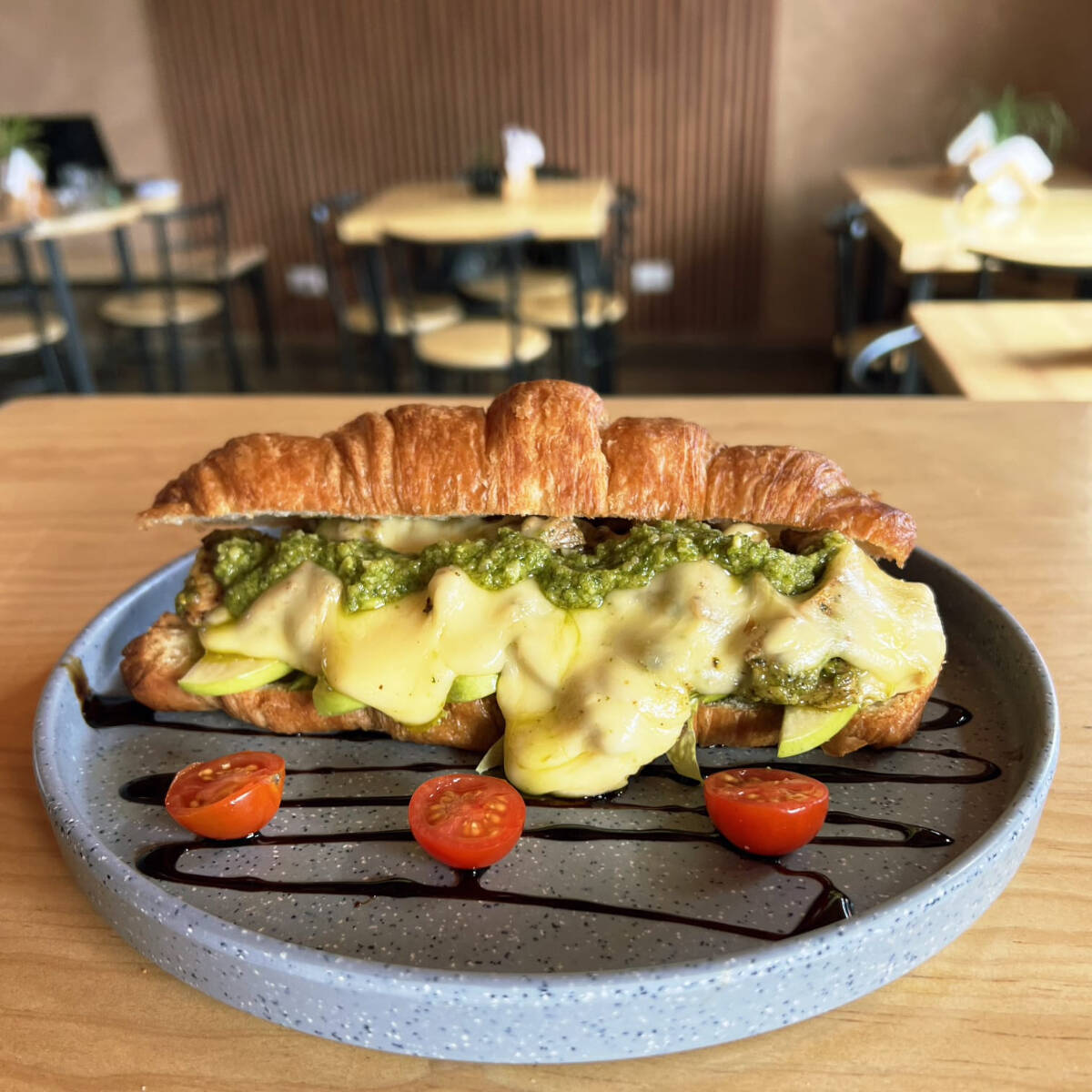 Croissant Pollo-Pesto