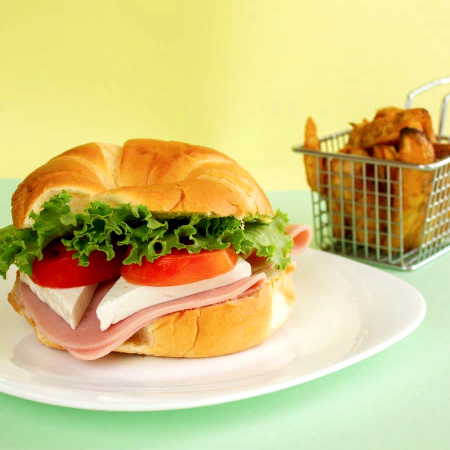 CROISSANT + TE GRATIS