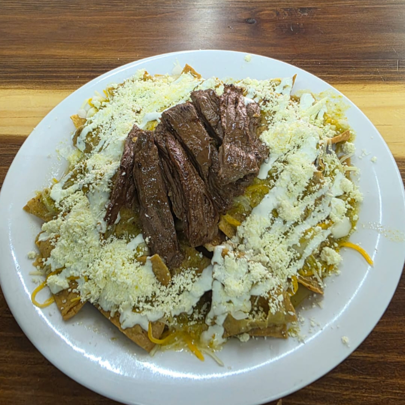 Chilaquiles con Arrachera