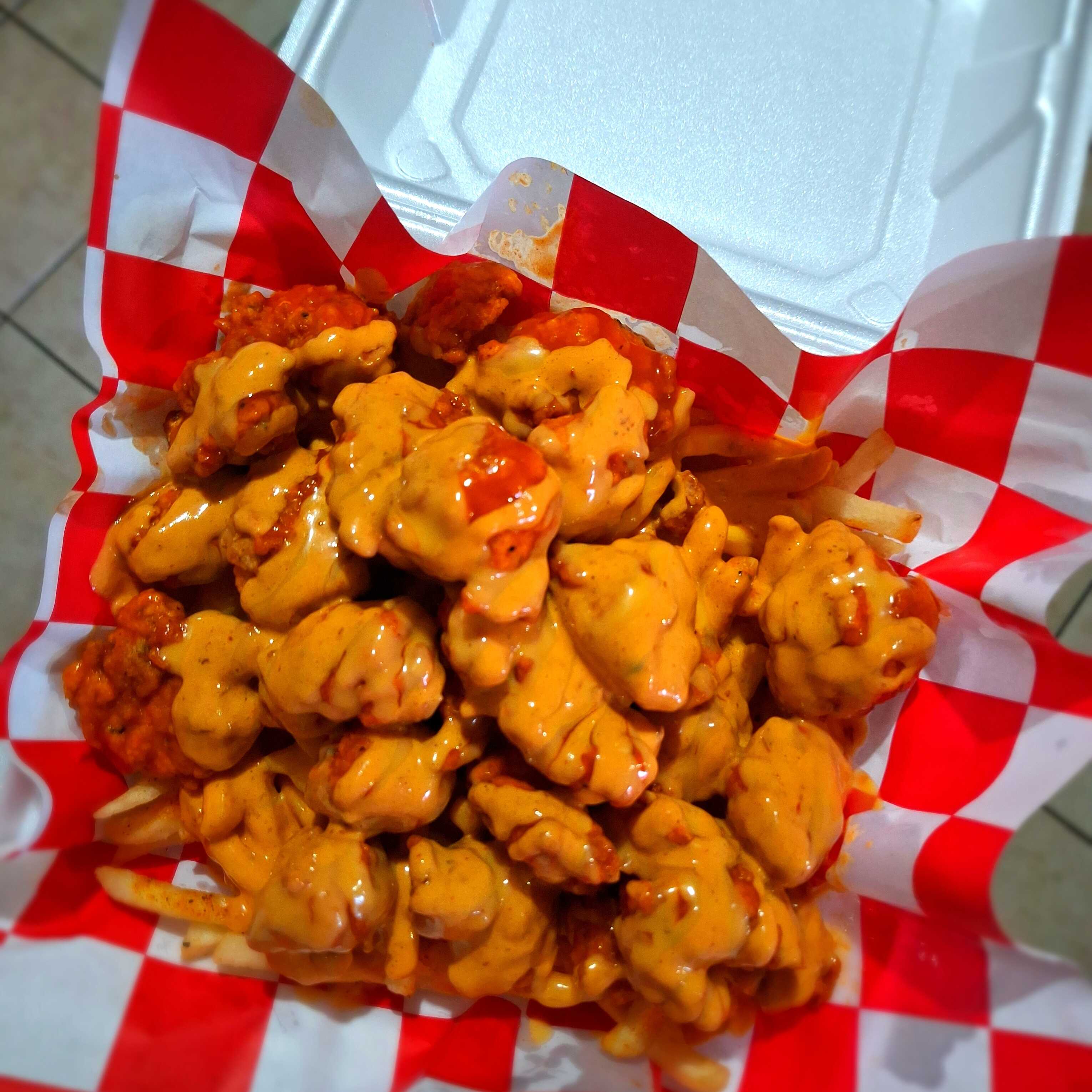 Boneless Fries (Búfalo o BBQ)