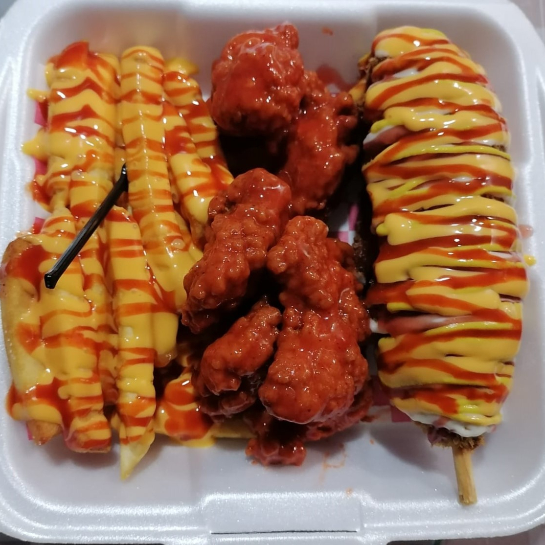 Combo Banderilla Clasica y Boneless con Papas