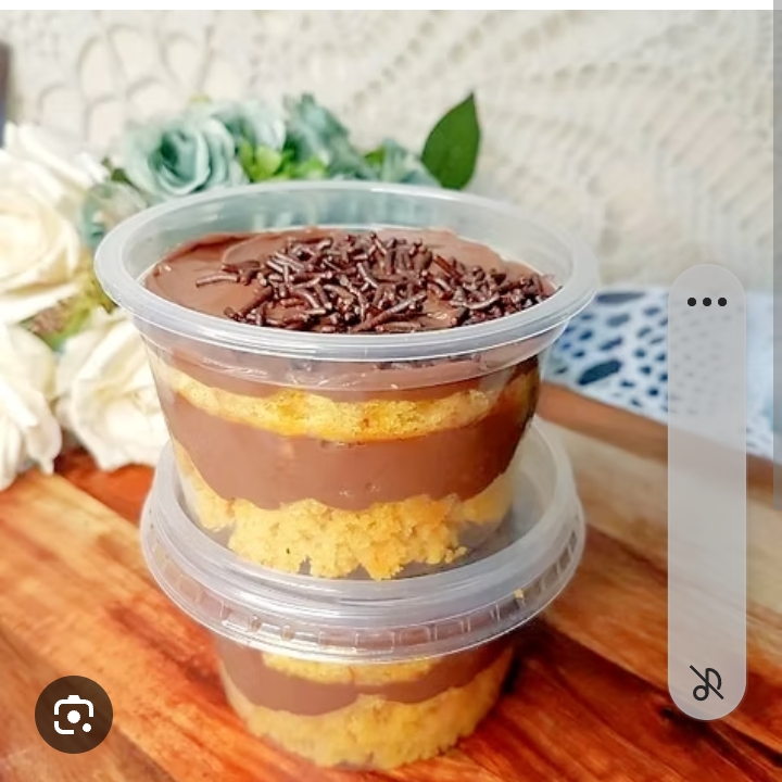 Bolo de pote de cenoura massa fofinha com generosa camada de chocalate